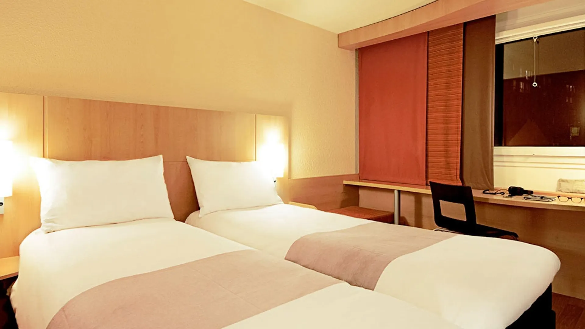 Ibis London Barking Hotel Barking  3*, Barking (Greater London)