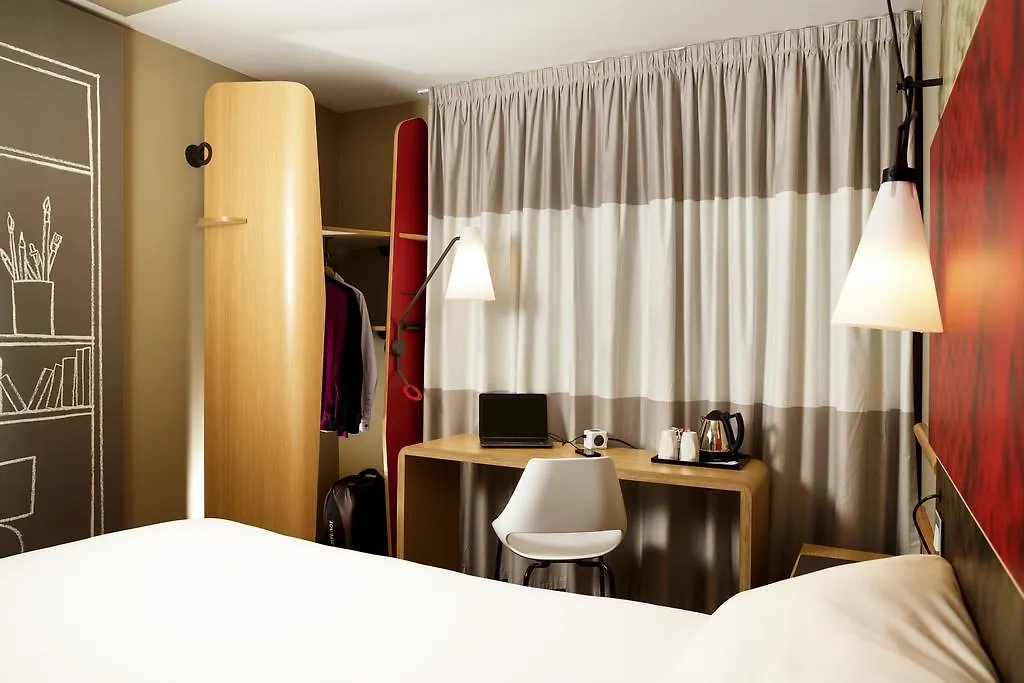 Ibis London Barking Hotel Barking  3*, Barking (Greater London)