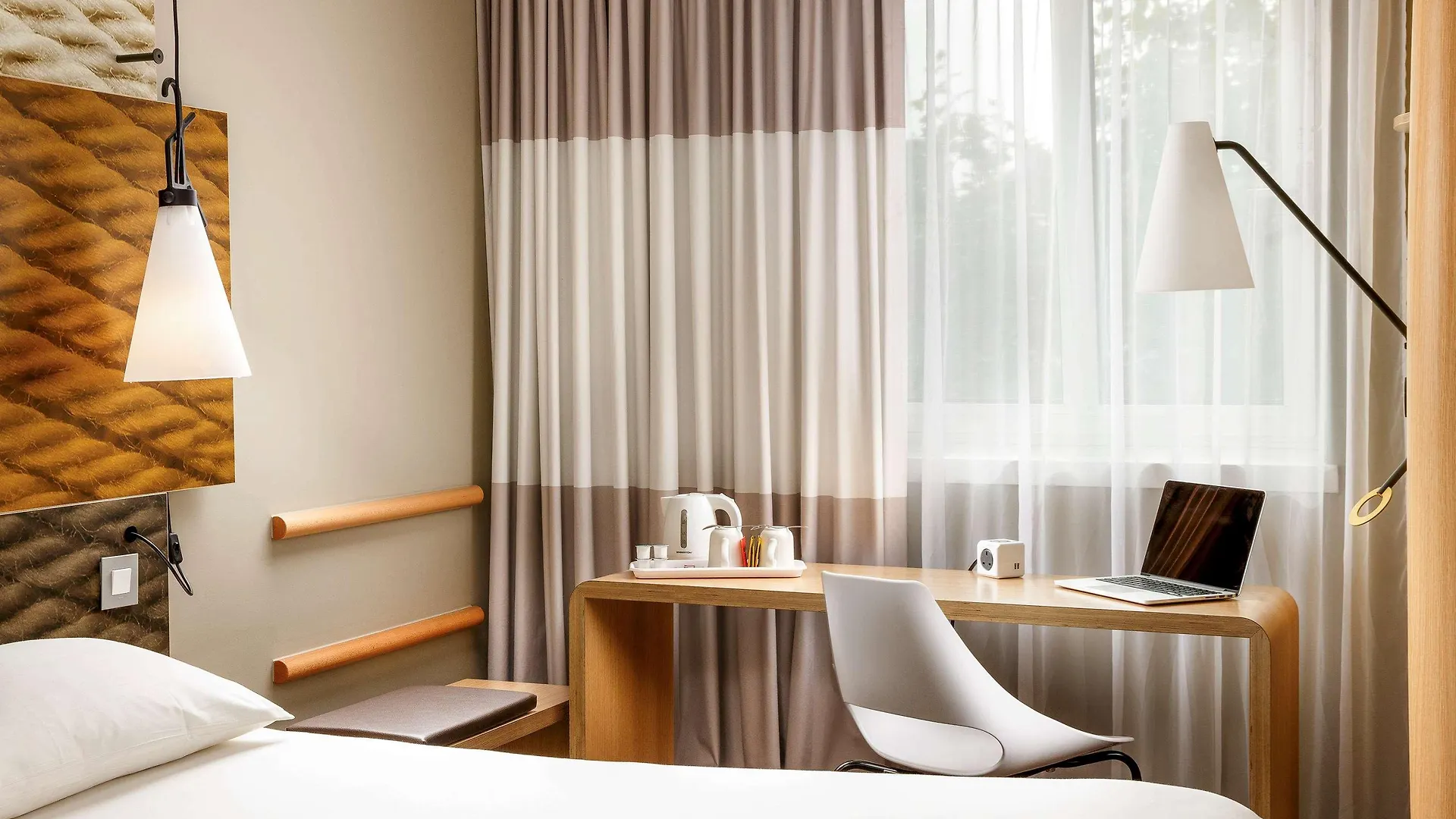 Ibis London Barking Hotel Barking  3*, Barking (Greater London)